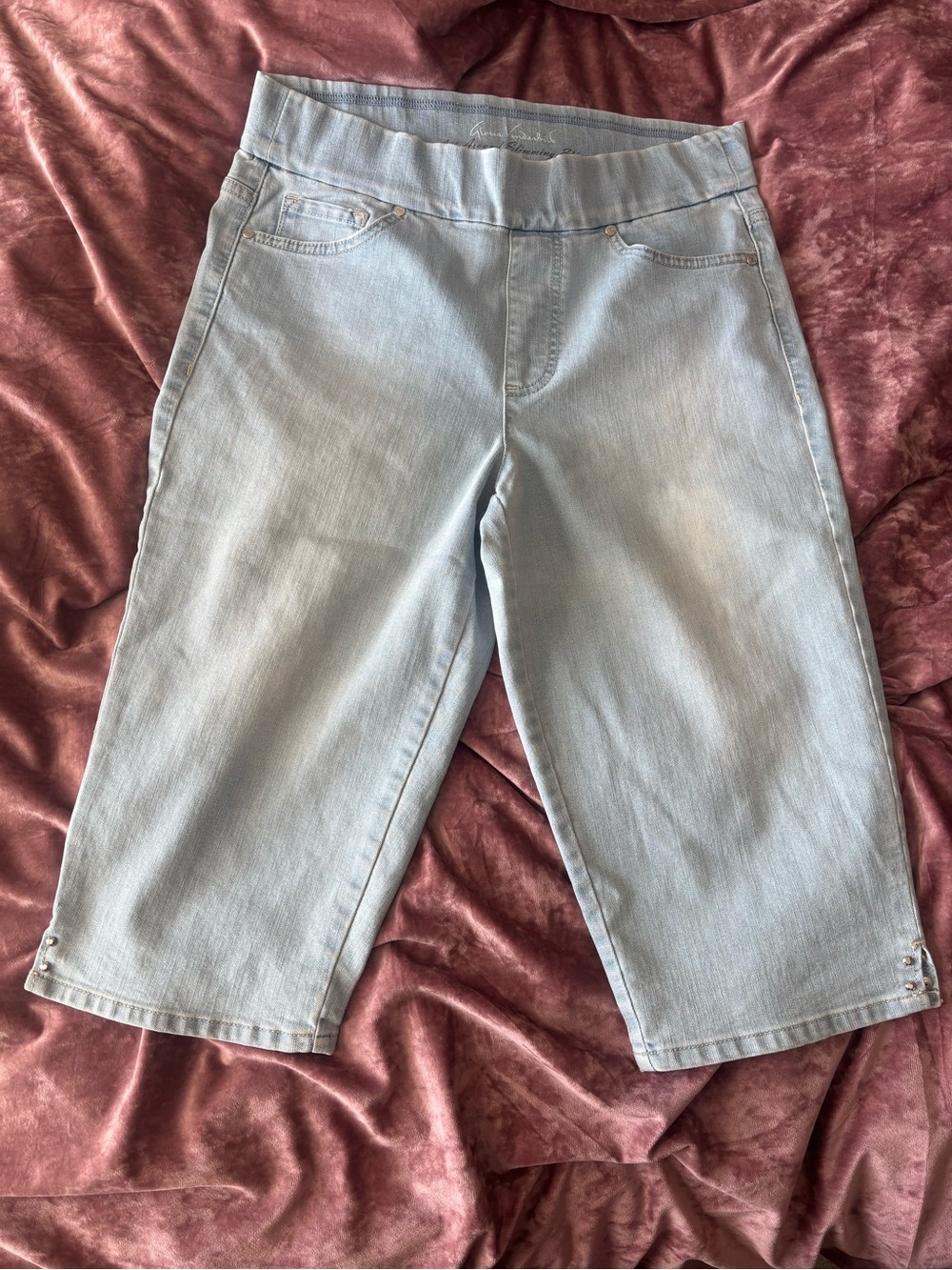 Gloria Vanderbilt Light Blue Denim Capris